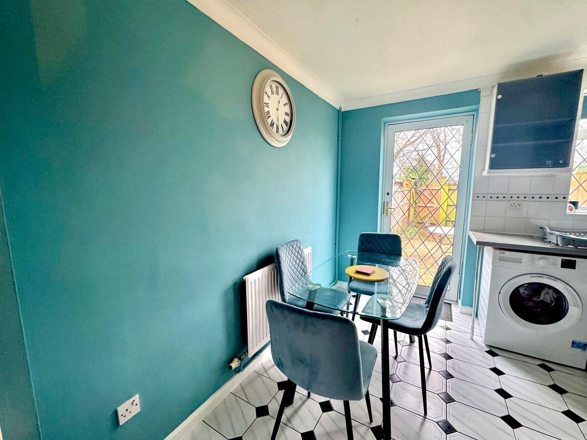 Homely 2 bedroom house, parking6