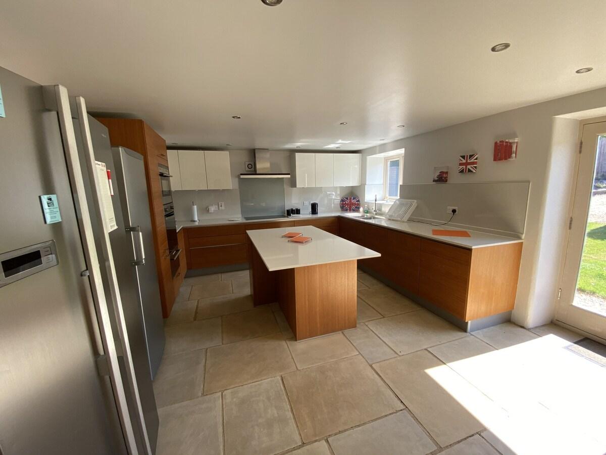 Malt Barn Holiday Home with 7 Bedrooms & Hot Tub2