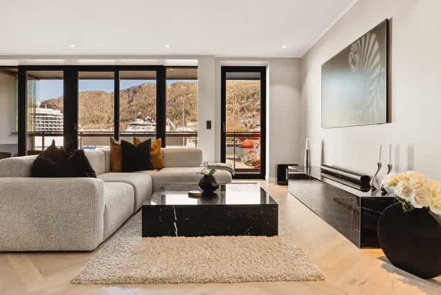 Large Seaside 2BR - Balcony - Harbour city view2