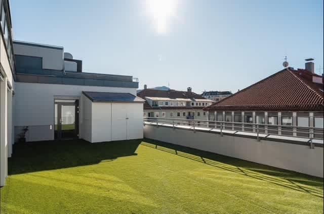 Large Seaside 2BR - Balcony - Harbour city view5
