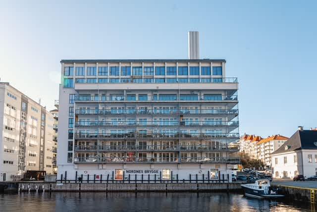 Large Seaside 2BR - Balcony - Harbour city view6