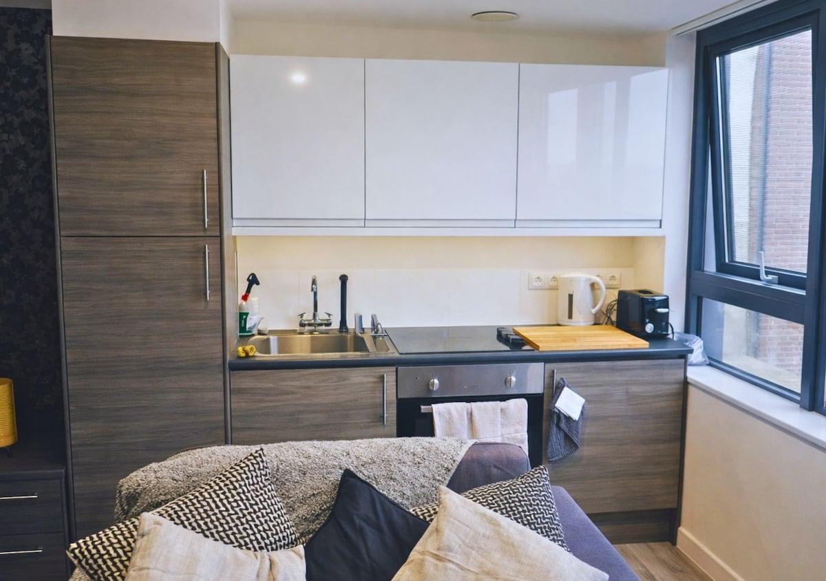 Stylish City Escape near Cavern Quarter, sleeps 43