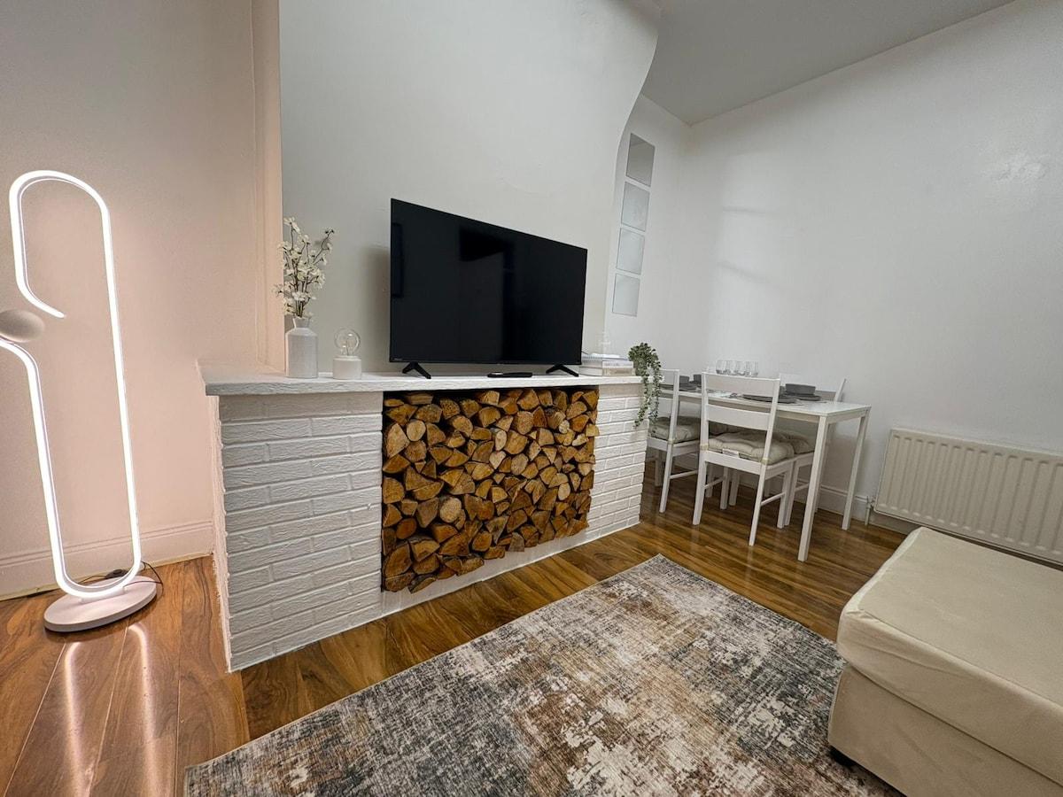 2BR Flat | Parking | Wi-Fi | Near metro Centre4