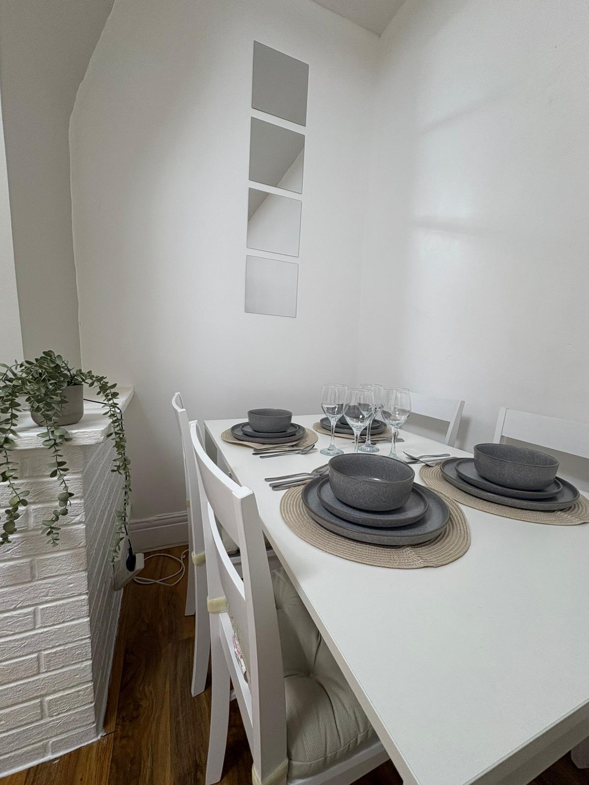 2BR Flat | Parking | Wi-Fi | Near metro Centre5