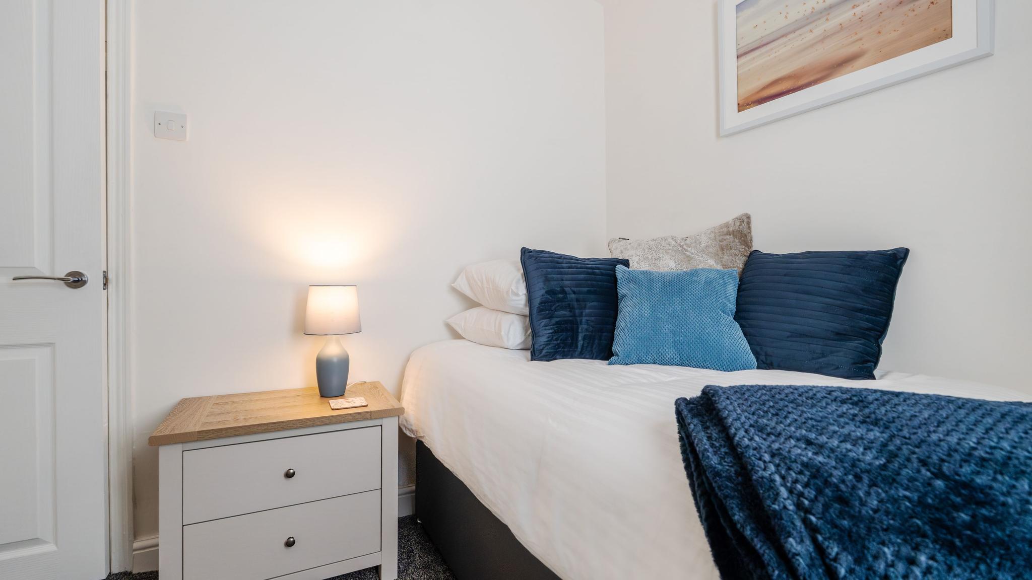 3-Bed House Near Liverpool | Parking | Sleeps 55