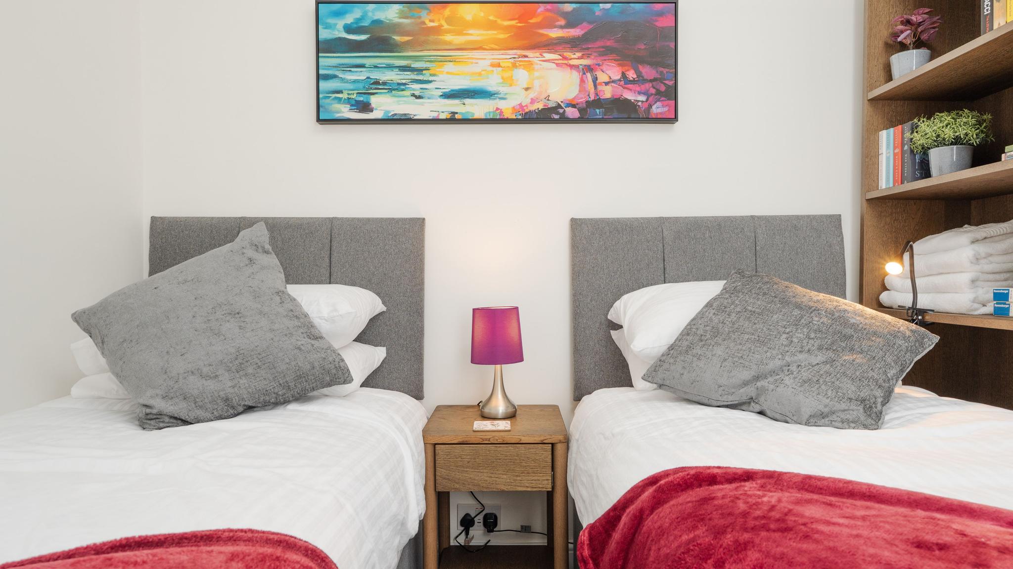 3-Bed House Near Liverpool | Parking | Sleeps 54