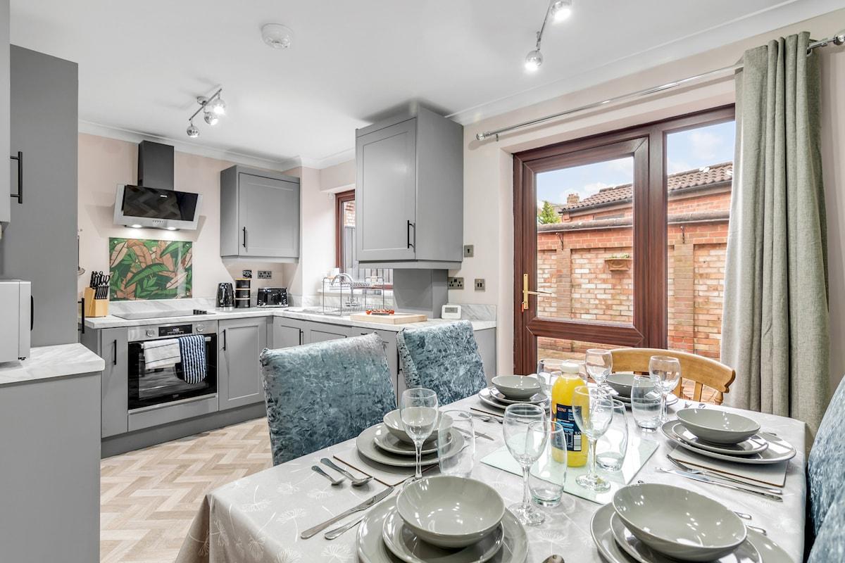 3BR Home | Parking | Dart Board | Pet Friendly3