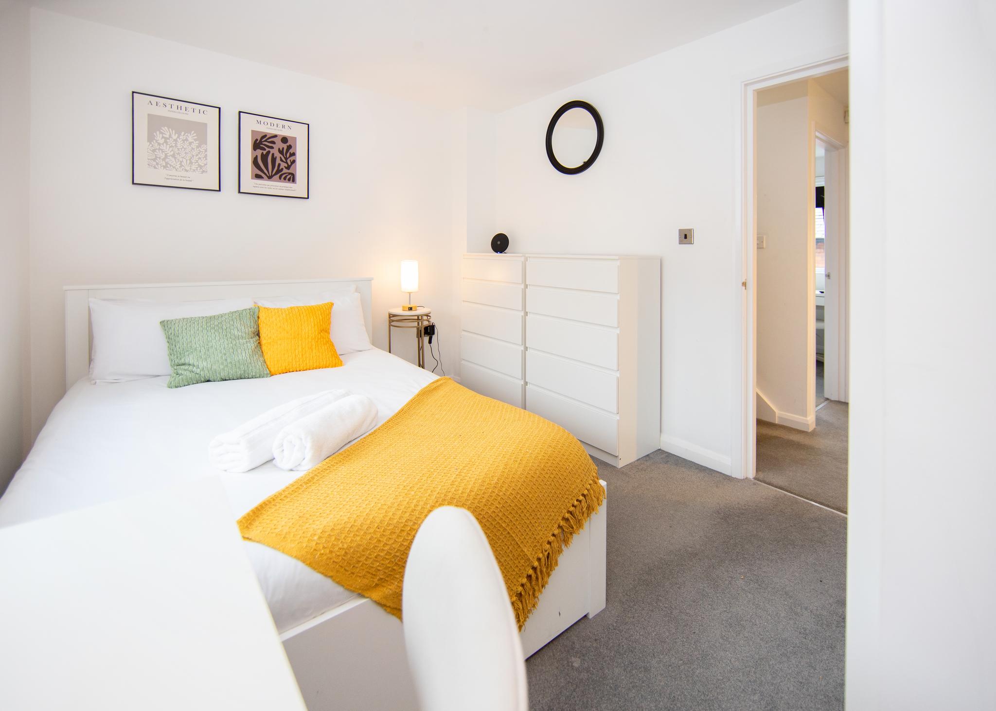 Stylish Town House - Located close to Derby centre5