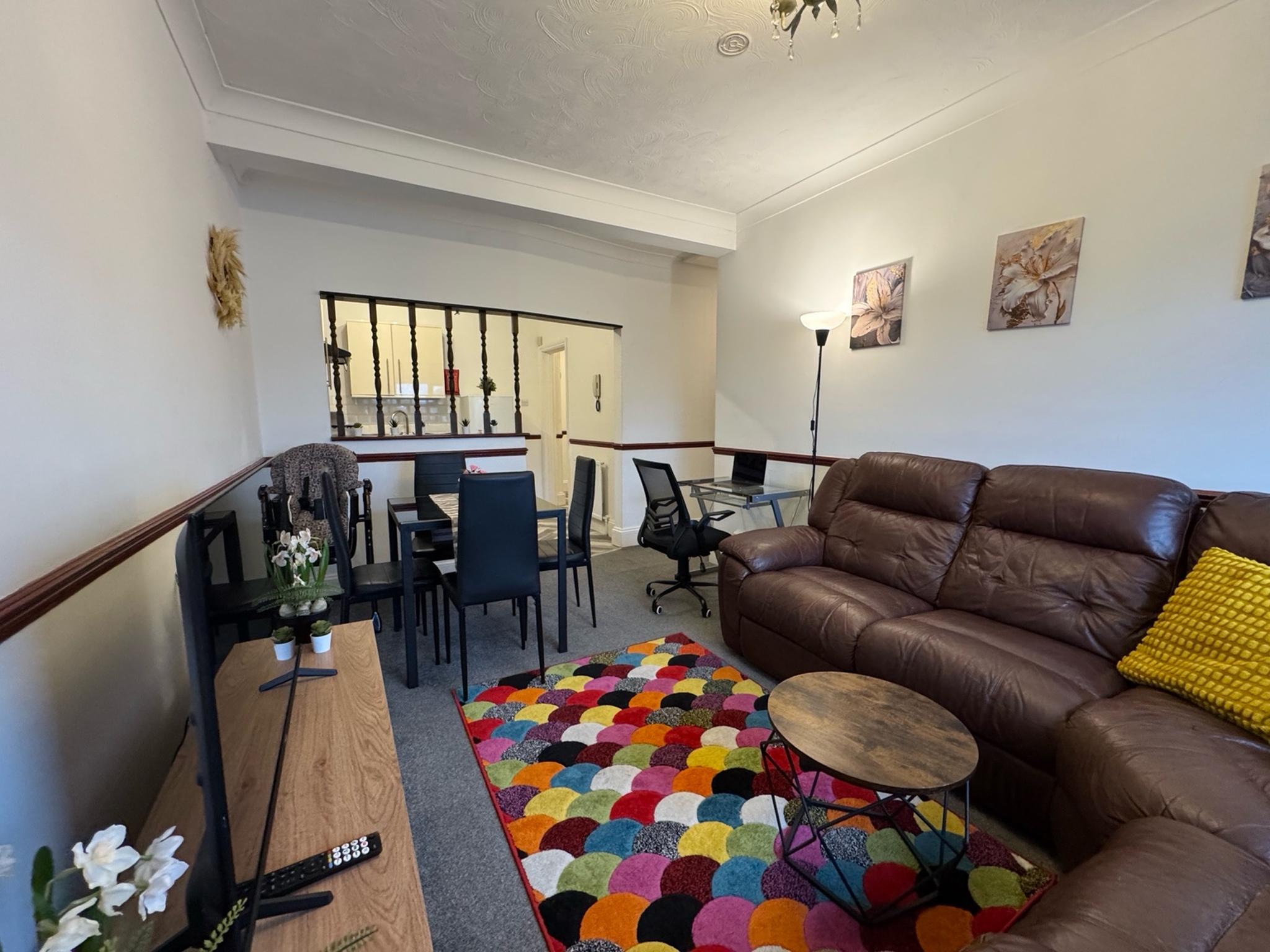 Sunny Beachside Apt with Free Parking2