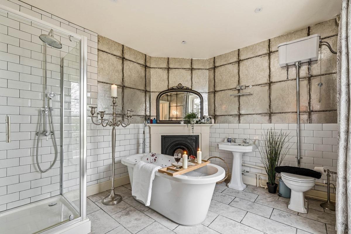 Marsham Lodge | 7-Bed with Cinema & Snooker6