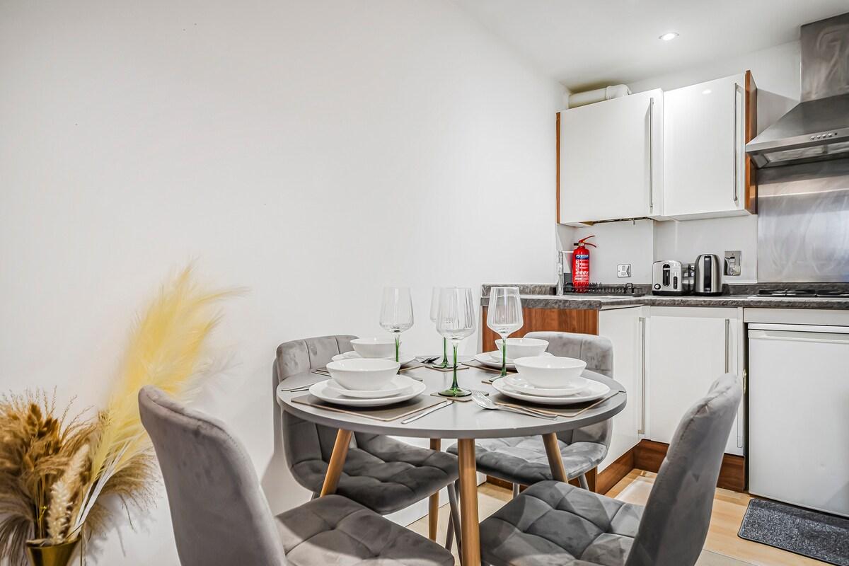 The Cosy Spot- Contractor Friendly- Free Parking6