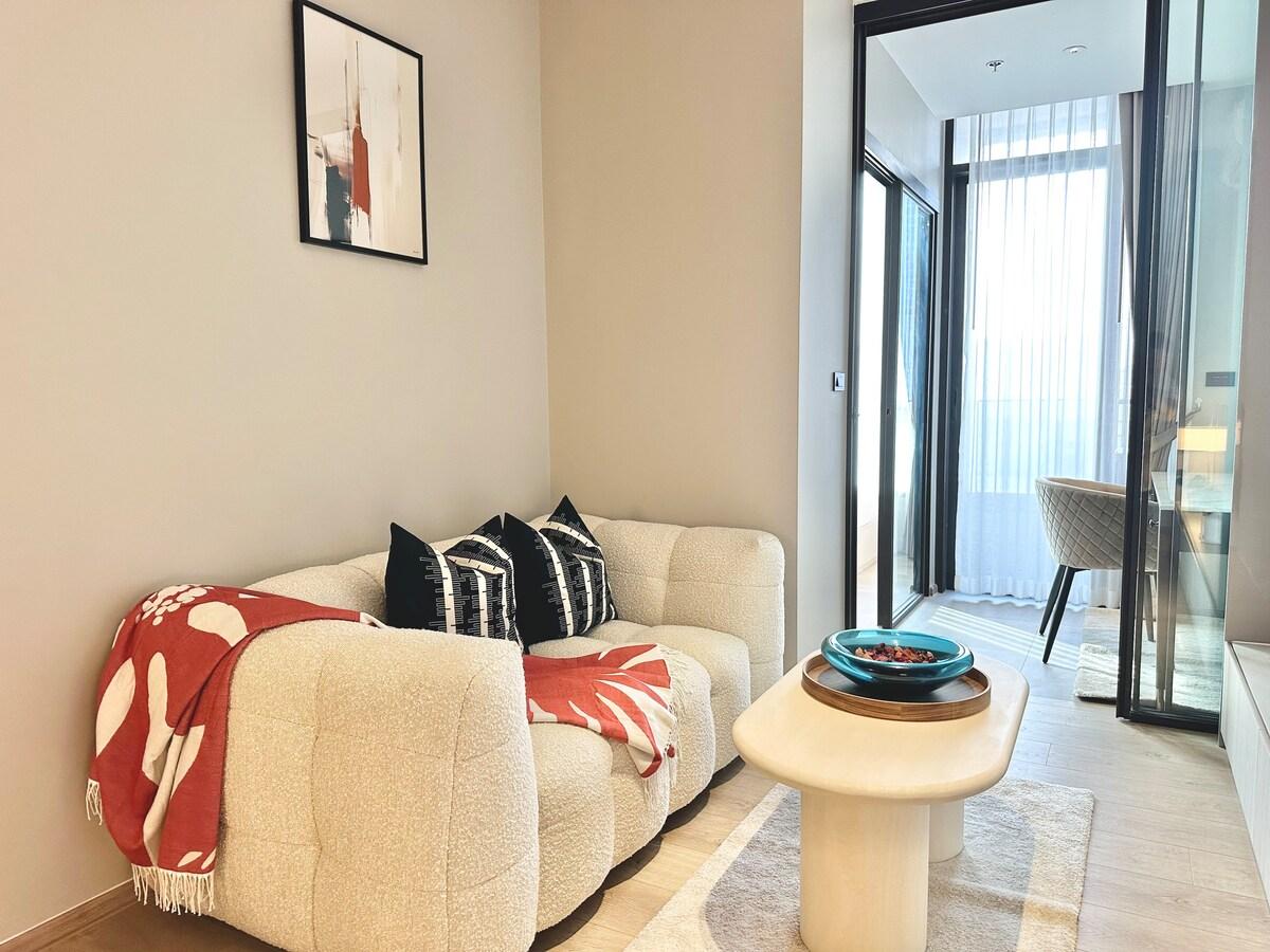 Great Location in Ekkamai | High Floor | Pool/Gym2