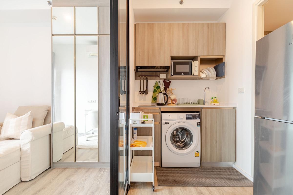 Luxury Condo with Rooftop Pool & Gym near BTS Line6