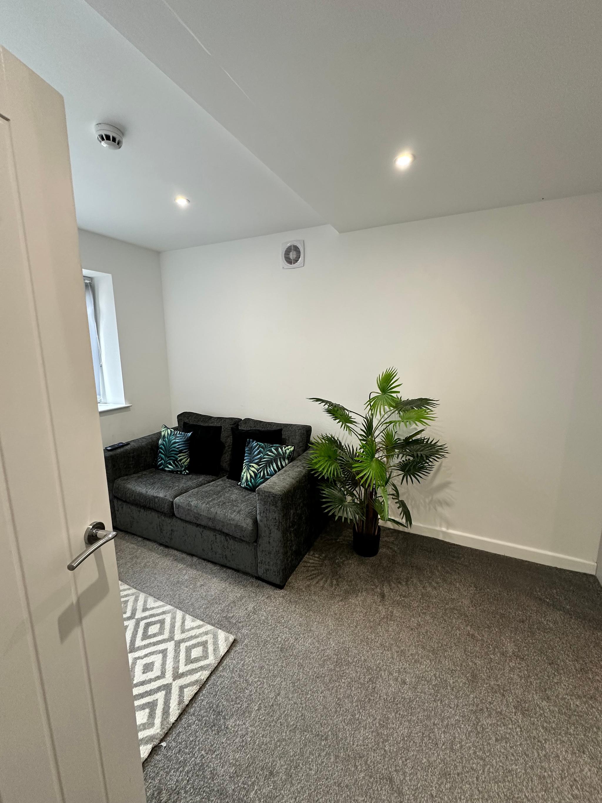 Modern and Comfortable 2 Bed Apartment4