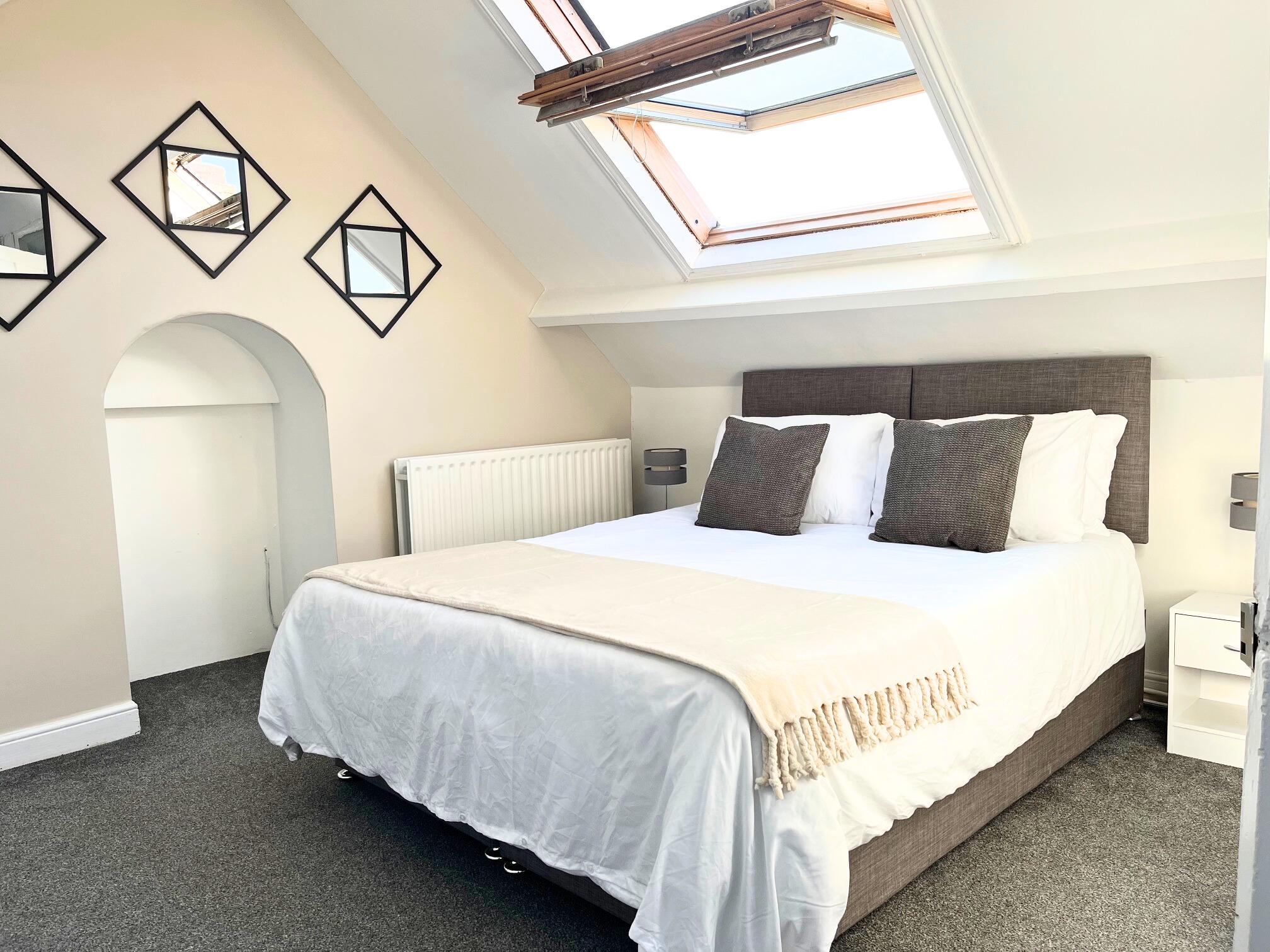 4-Bed Townhouse | Fast Wifi | Free Parking Spaces1