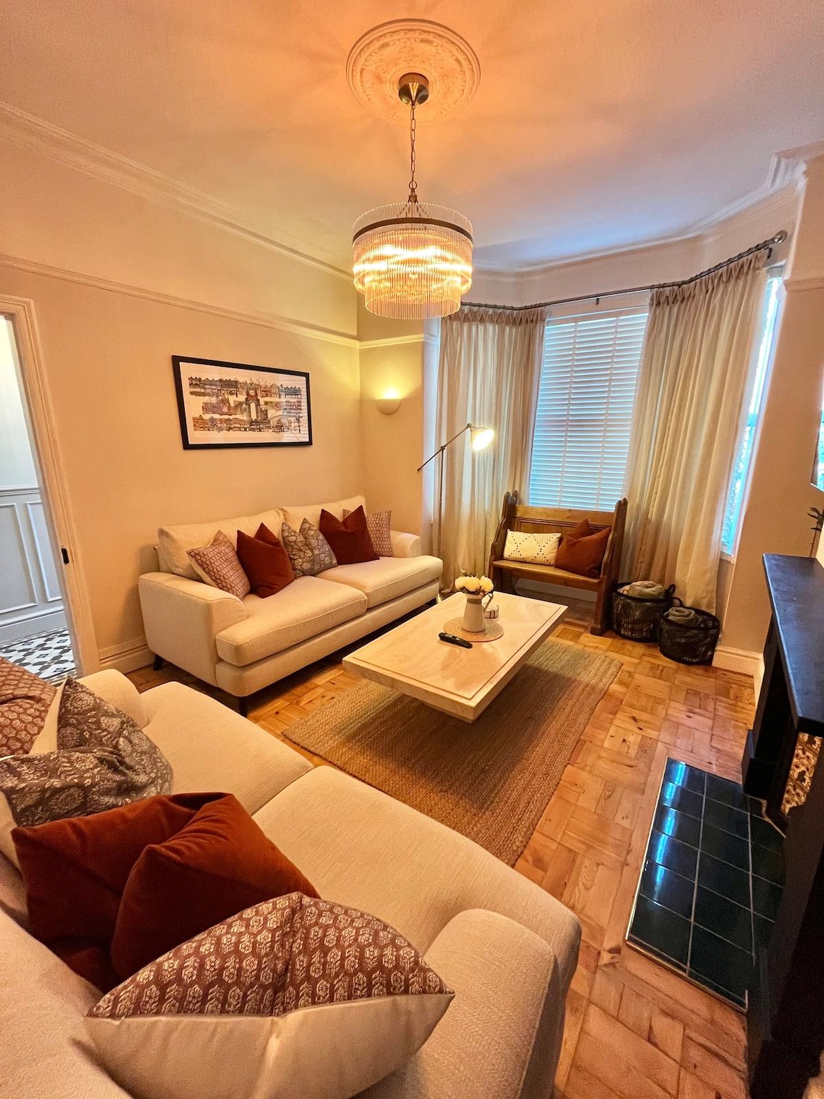 Chester Gem: Charming 3BR Home with Garden3