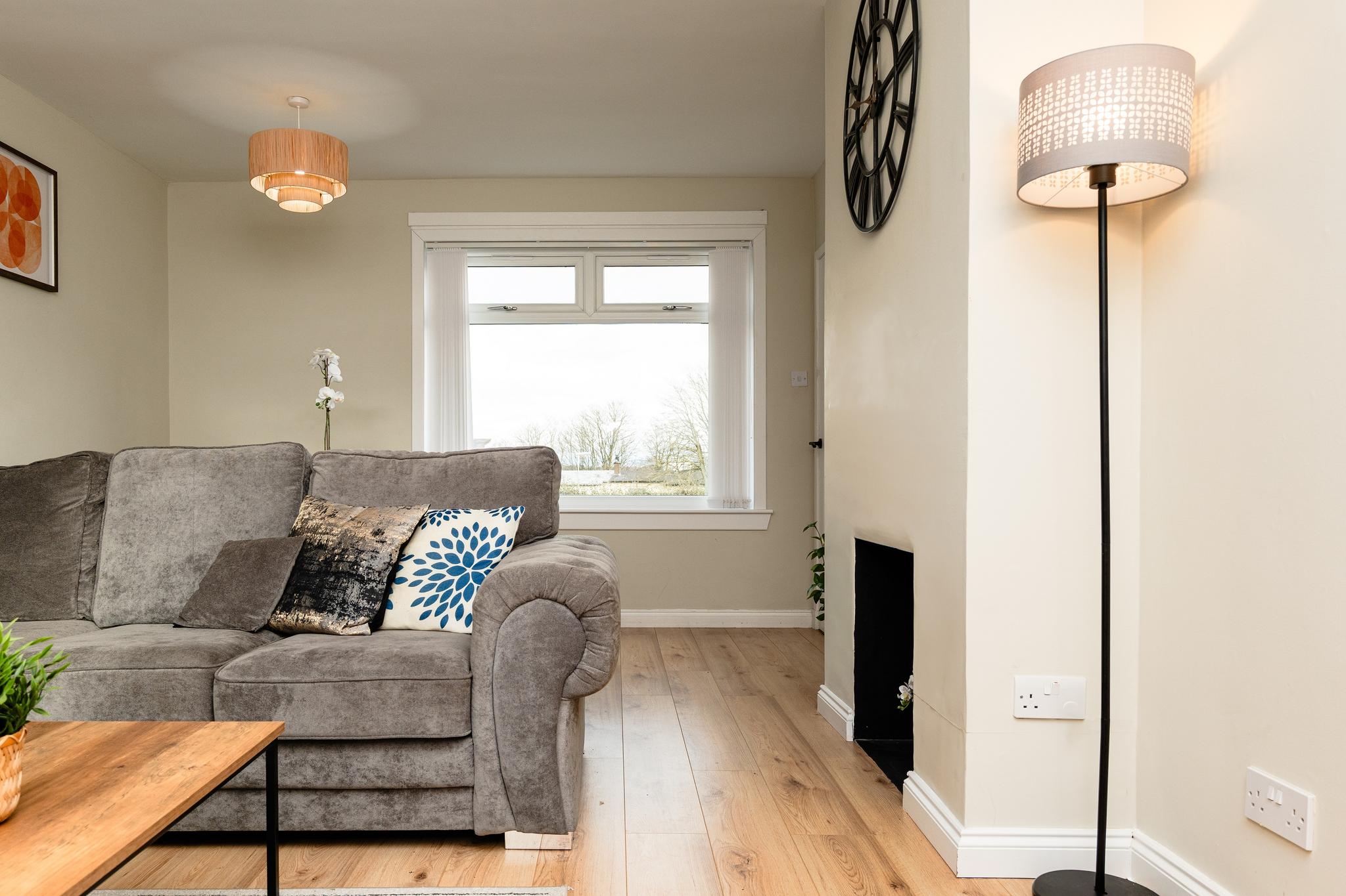 3-Bed House | Sleeps 6 | Work Stay I Van Parking5