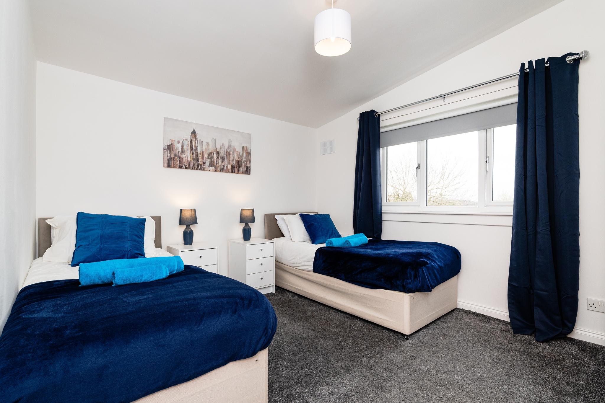 3-Bed House | Sleeps 6 | Work Stay I Van Parking3