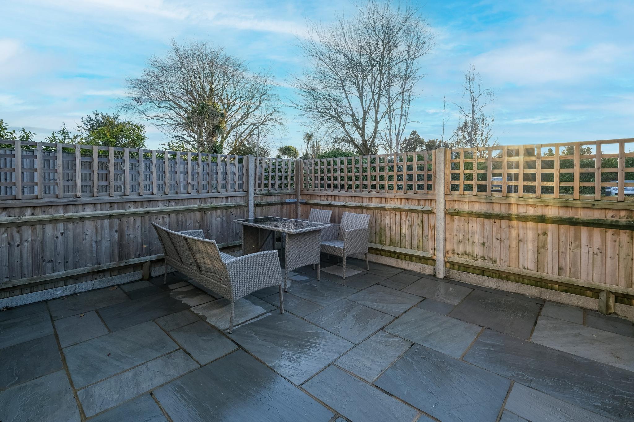 Isleworth Garden Retreat | 2BR 2BA + Gated Parking2