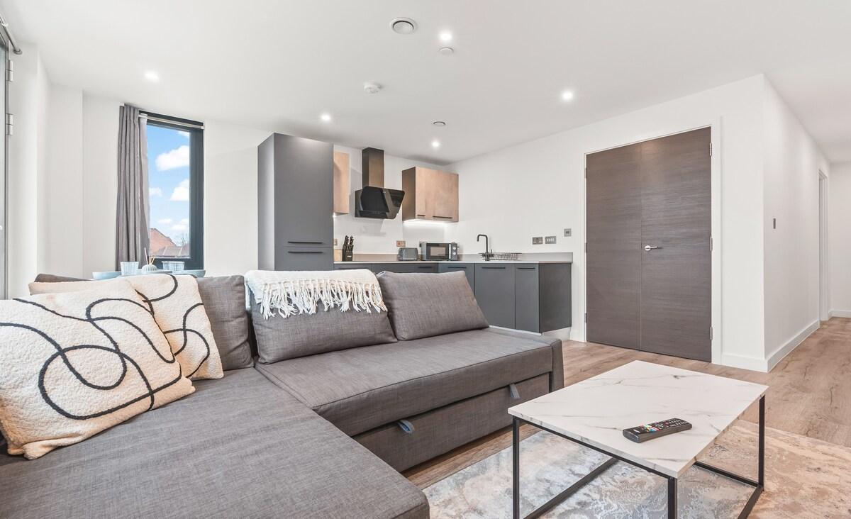Central Flat with Parking and Gym Sleeps 82