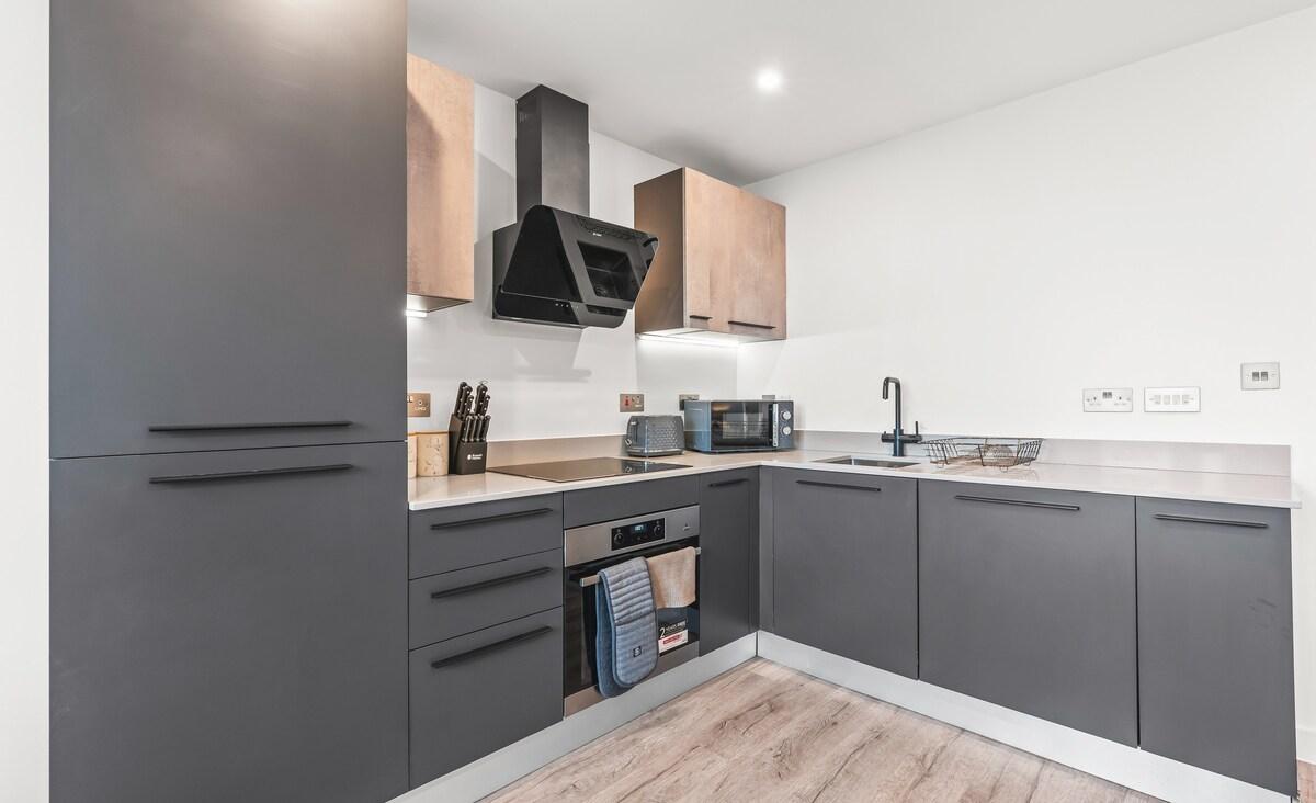 Central Flat with Parking and Gym Sleeps 86