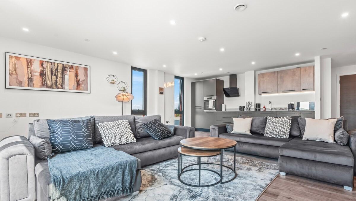 Luxury Penthouse with Hot Tub and Stunning Views2