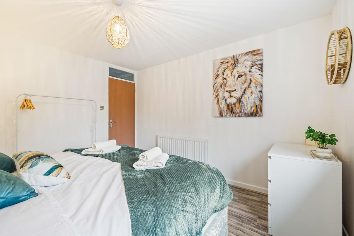 Buckingham | 2 Bedroom | Free Parking | Flat6
