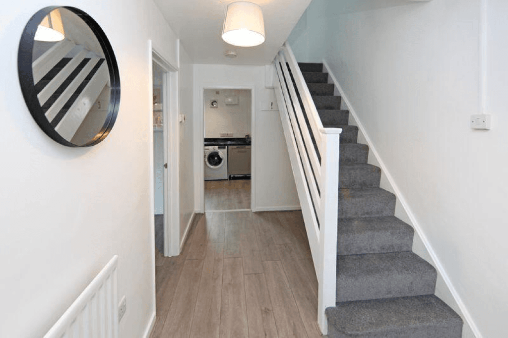 Donnington | 3 Bedroom | Free Parking |3