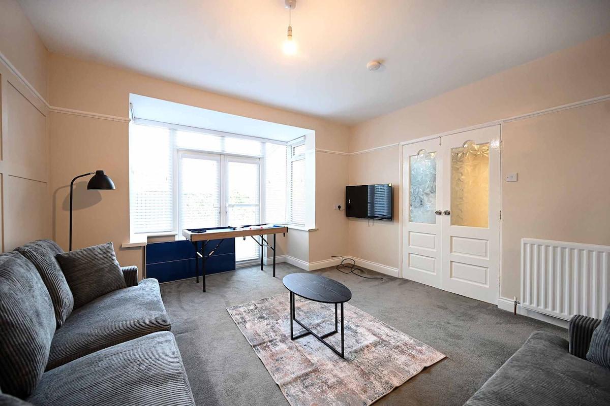 Large 4bedr House Newcastle W/Garden & Parking2
