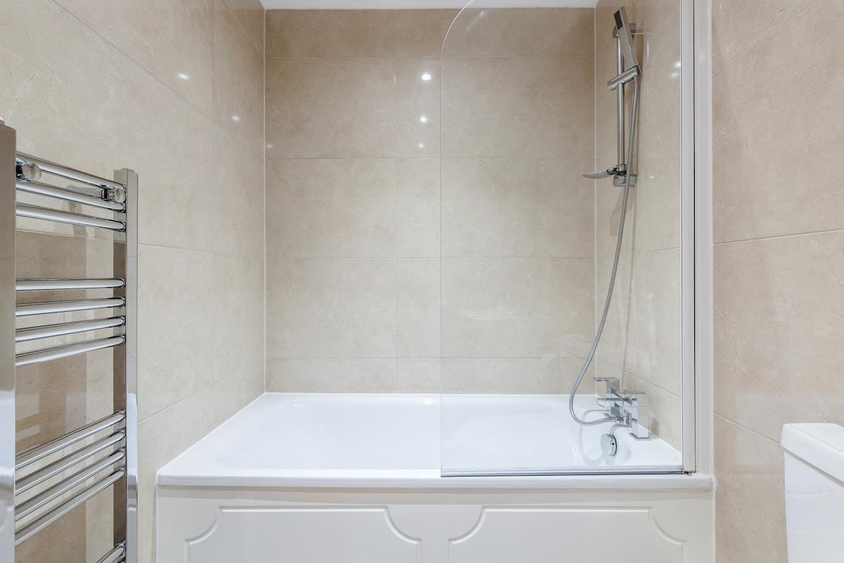 Lovely 1-2 Bedroom Serviced Apartments in Kingston3