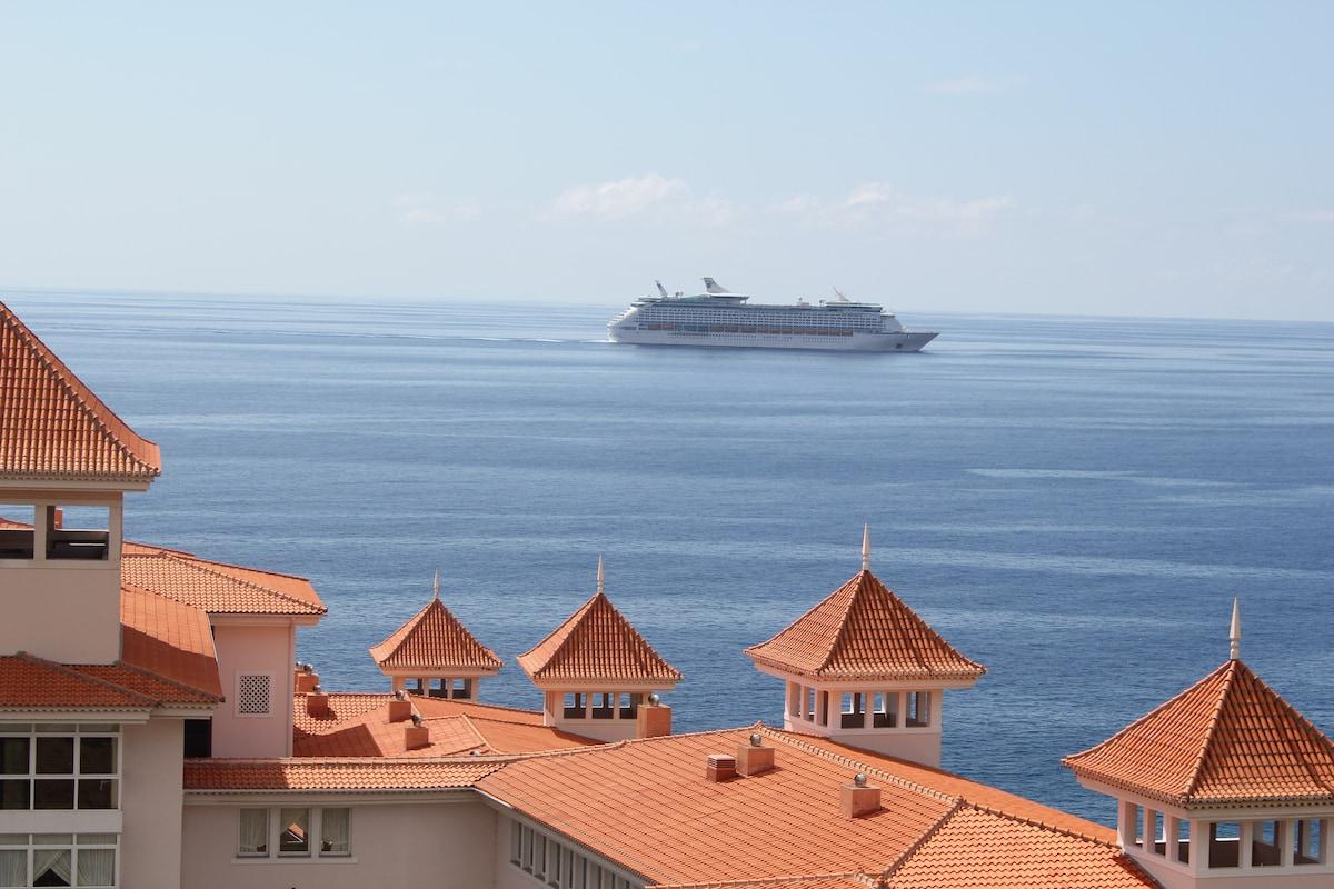 Penthause View Ocean by Bookmadeira1