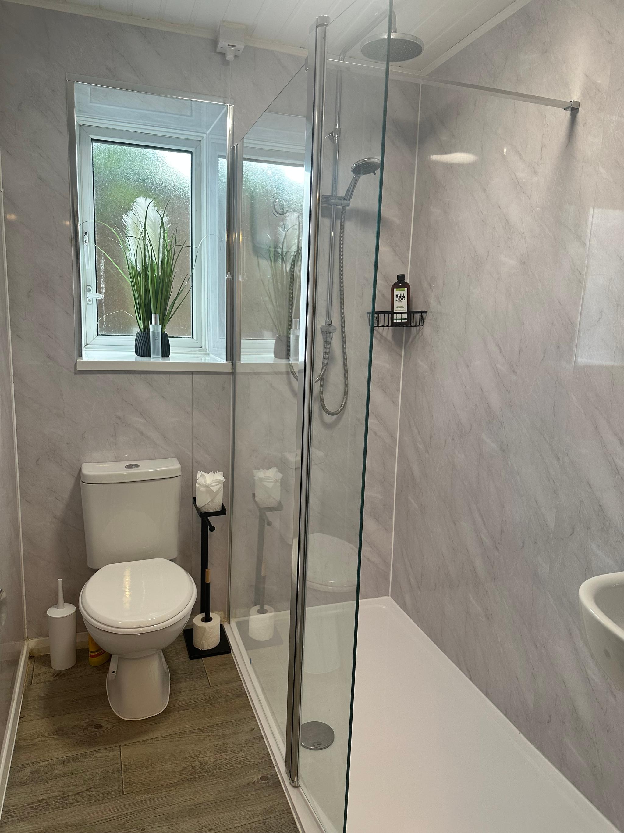 Cosy Ground Floor One Bedroom Flat/ Parking4