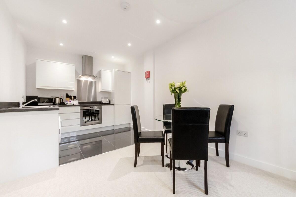 Stunning 1-2 Bedroom Serviced Apartments in Sutton3