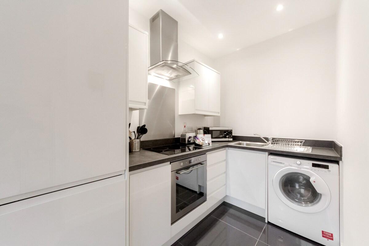 Stunning 1-2 Bedroom Serviced Apartments in Sutton4