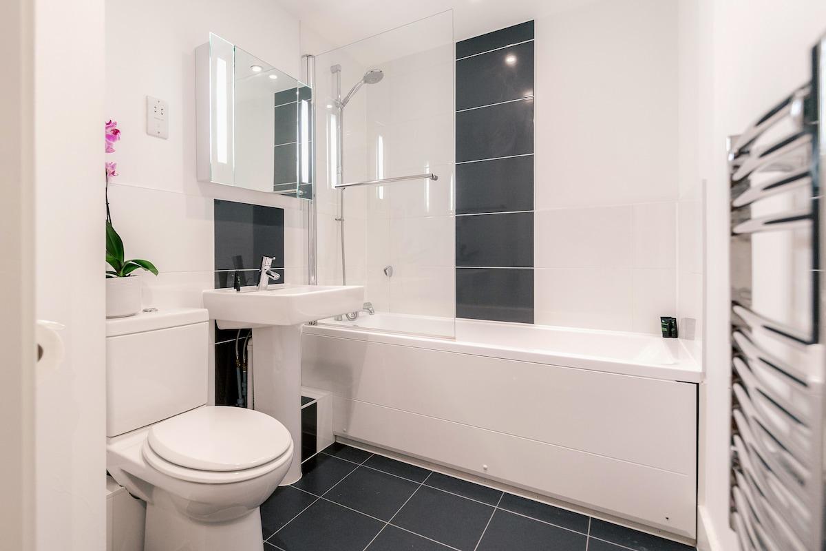 Spacious 1-2 Bedroom Serviced Apartments in Epsom4