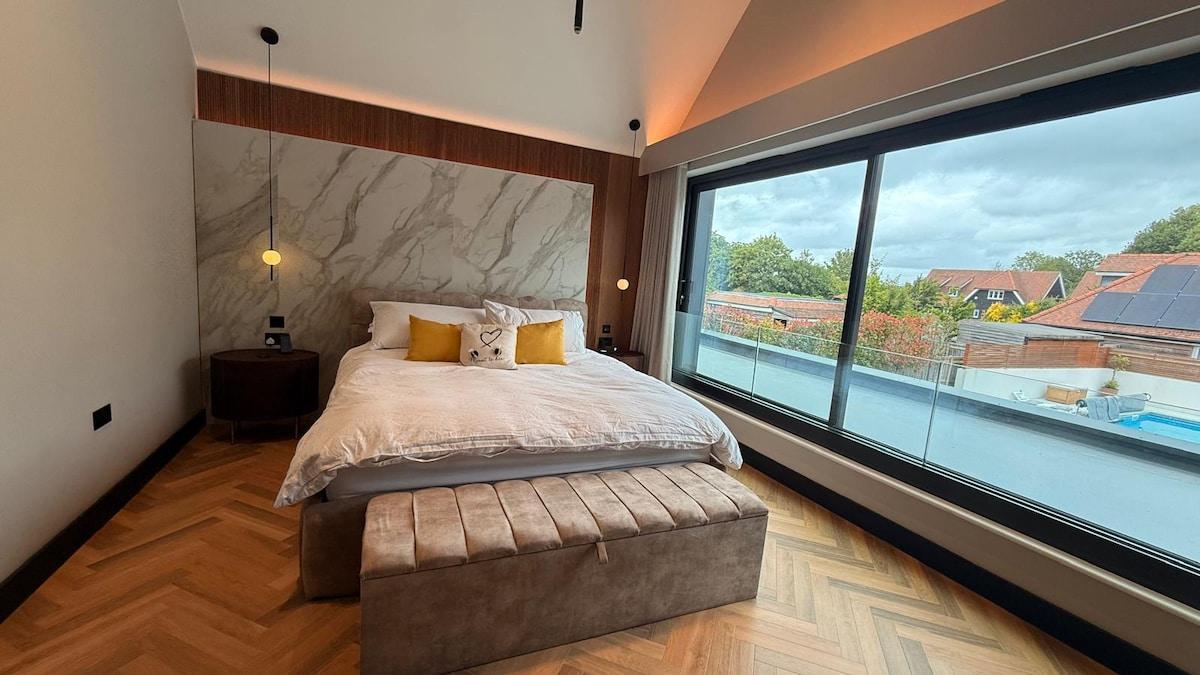 Modern Luxury House Pool Cinema Sauna Games Bar6