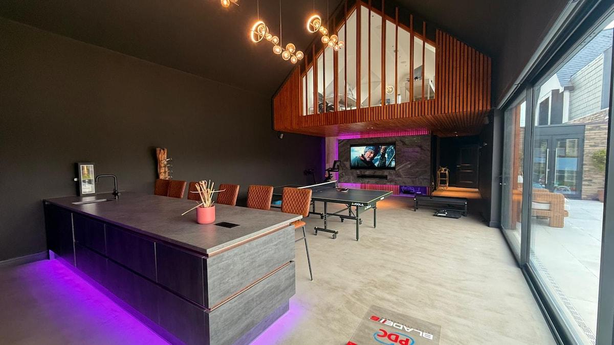 Modern Luxury House Pool Cinema Sauna Games Bar4