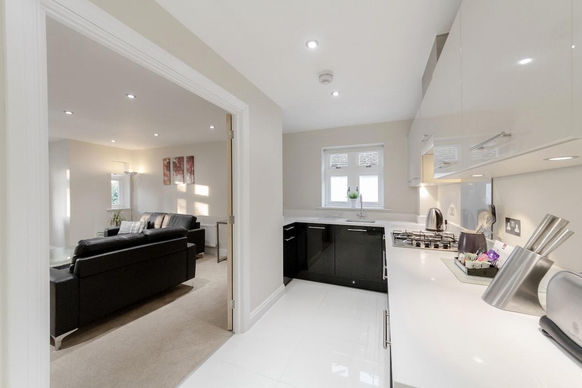 Brilliant 1-2 Bedroom Serviced Apartments in Esher1