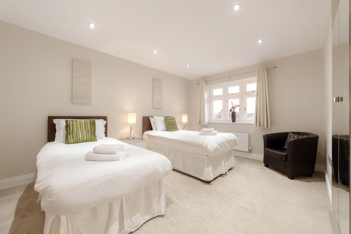 Brilliant 1-2 Bedroom Serviced Apartments in Esher4