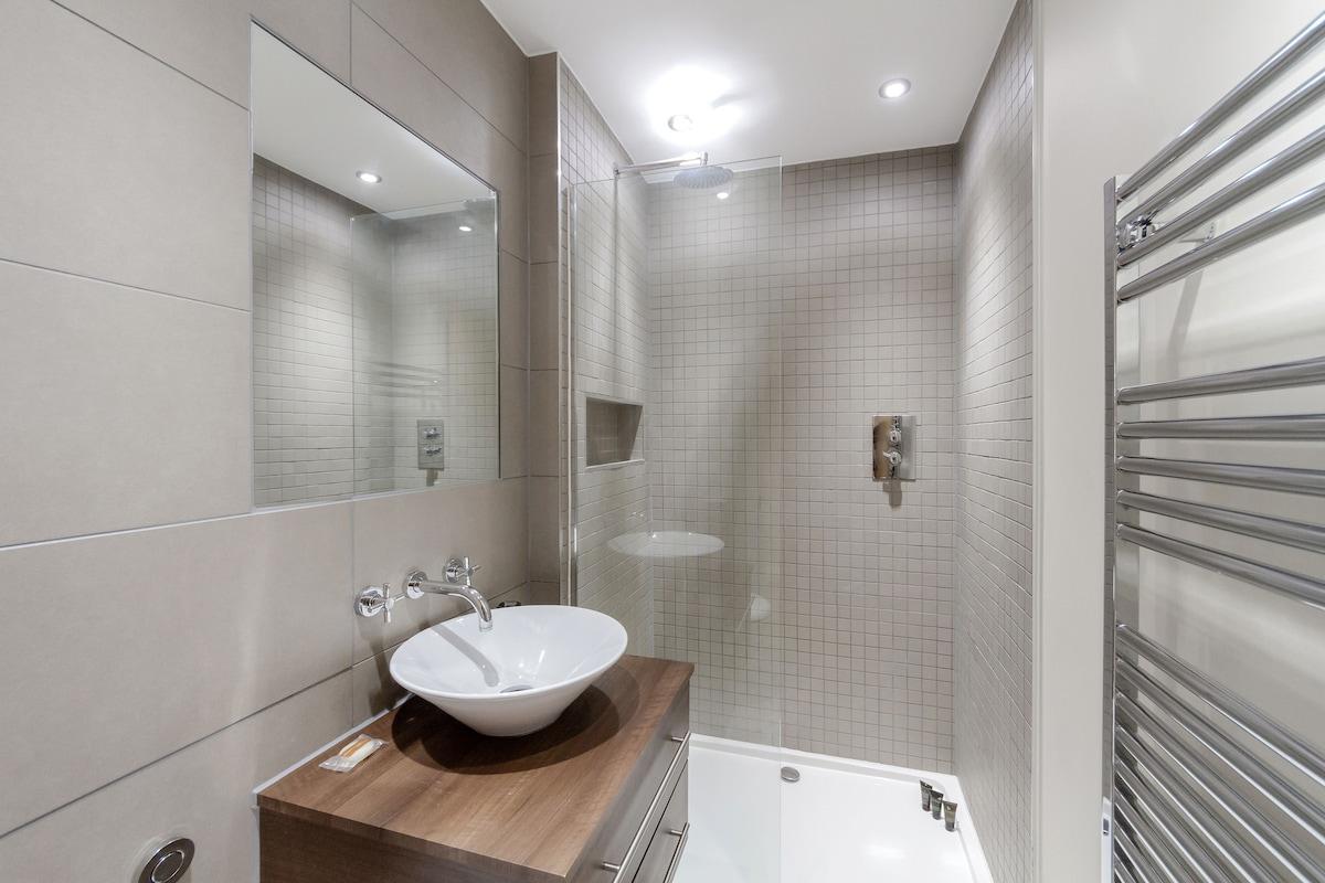 Brilliant 1-2 Bedroom Serviced Apartments in Esher5