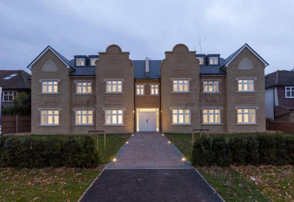 Brilliant 1-2 Bedroom Serviced Apartments in Esher6