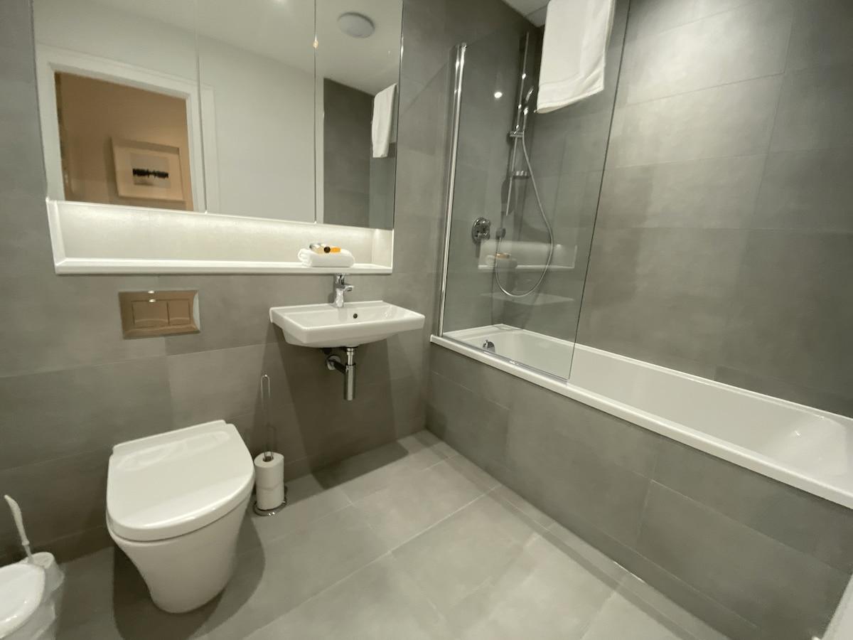 Great 1-3 Bedroom Serviced Apartments in Chertsey3