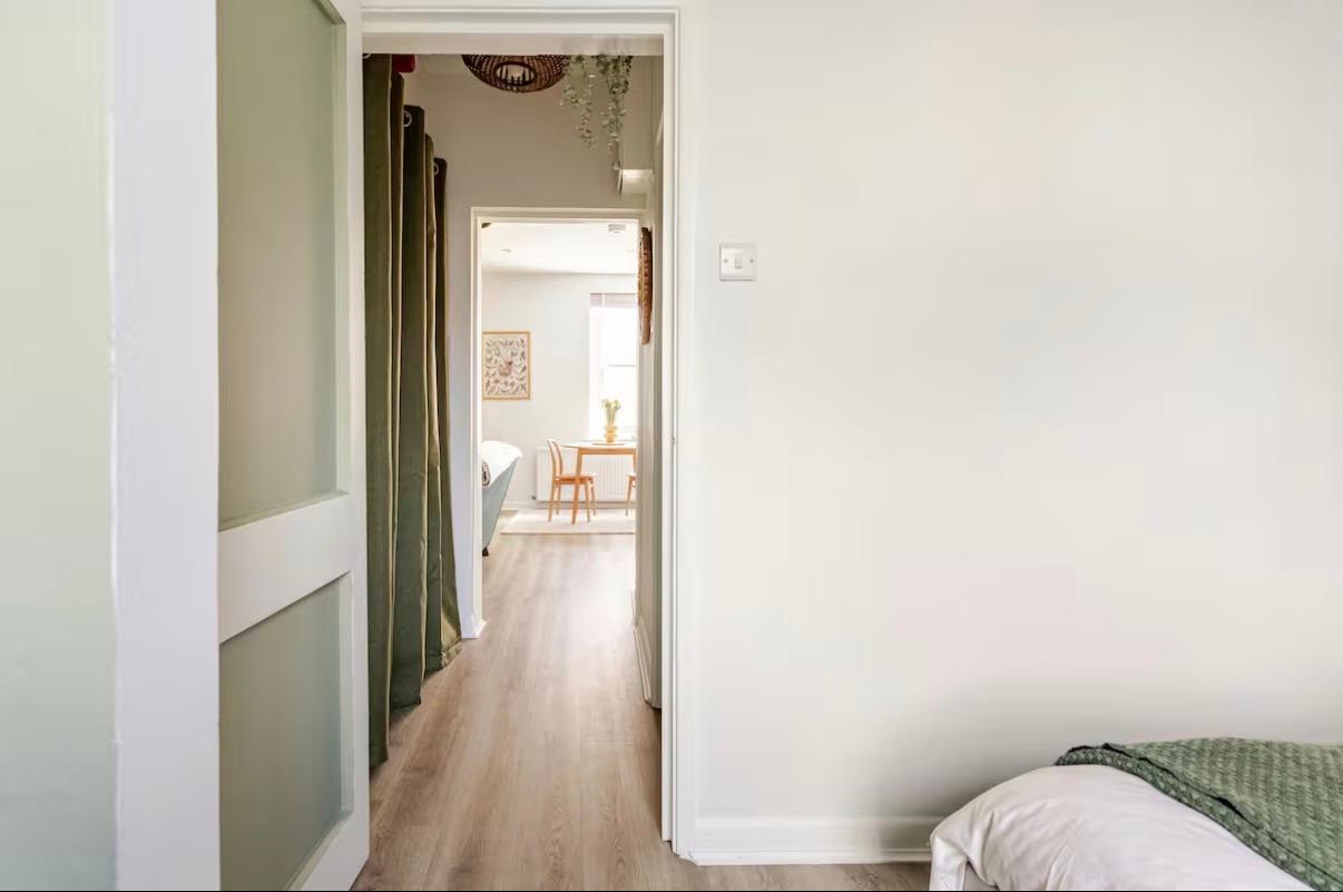 Georgian Luxury Apartment · Central Bat5