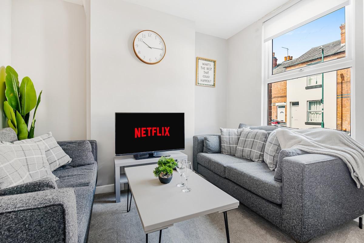 10% OFF CityCentral 2BR Parking, Workspace, Garden2