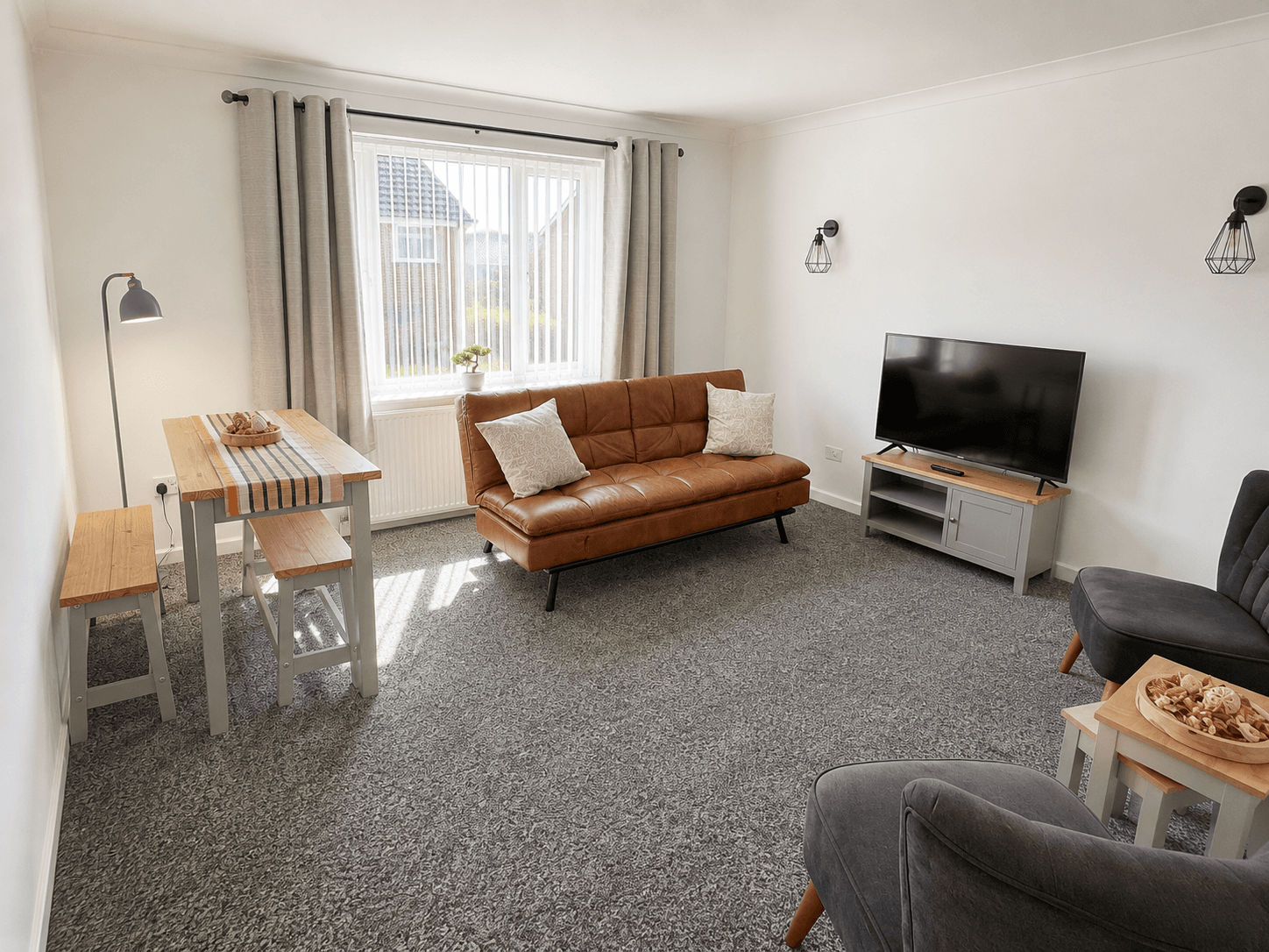 Spacious 2 BDR Bungalow House in Birtley-Driveway4