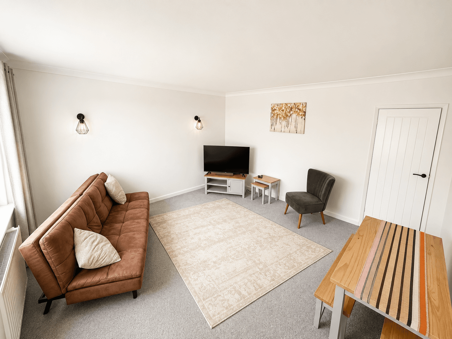 Spacious 2 BDR Bungalow House in Birtley-Driveway5