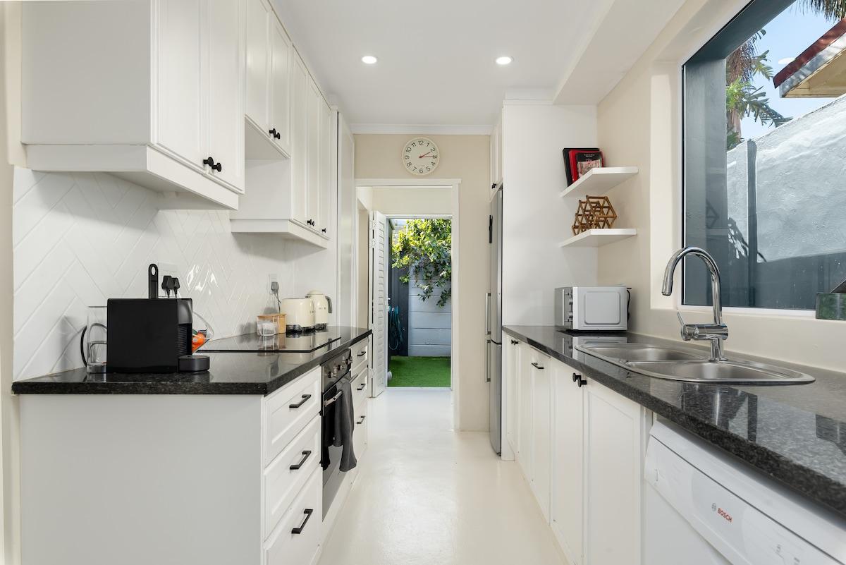 Sea Point Serenity | Airy 3-Bedroom Retreat5