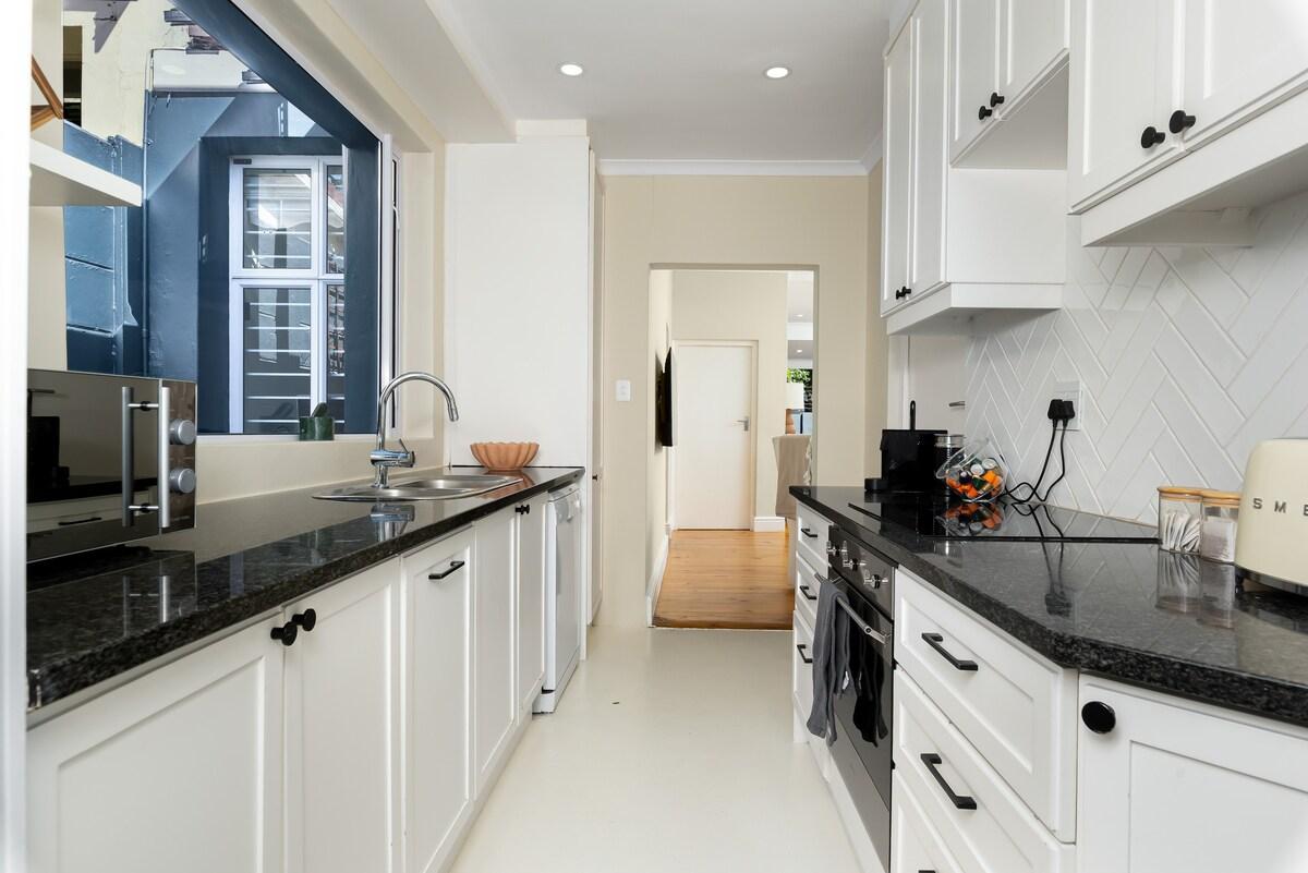 Sea Point Serenity | Airy 3-Bedroom Retreat6