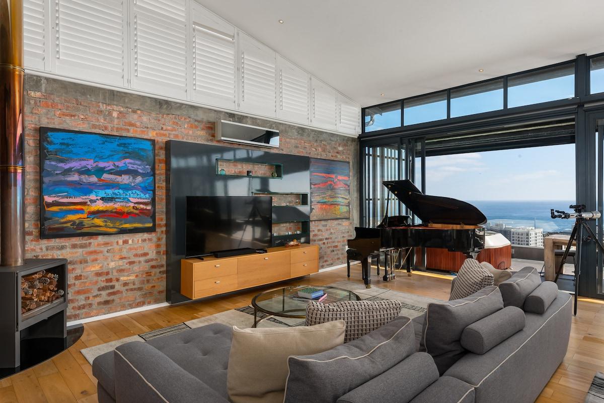 Luxury Winter Getaway | Fireplace, Jacuzzi & Views4