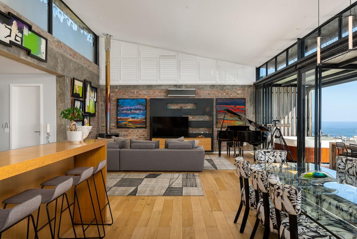 Luxury Winter Getaway | Fireplace, Jacuzzi & Views5